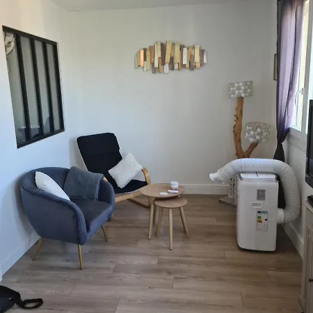 Clair Logis Apartment